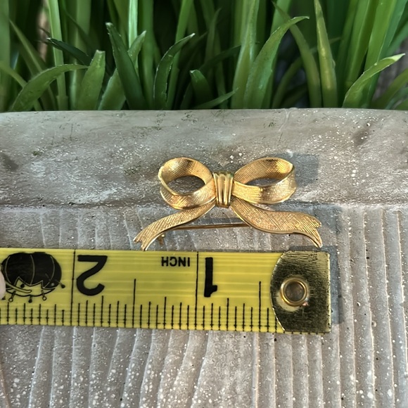 📌8/$16 Elegant Gold Bow Brooch dainty - Picture 4 of 6